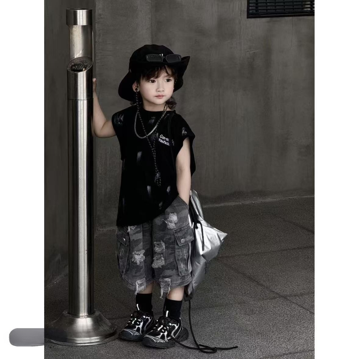 Summer Clothing Drawing For Kids - 夏の新しい赤ちゃん男の子服韓国落書き新しいルーズベストノースリーブ Tシャツ + ショーツ 2 個セット